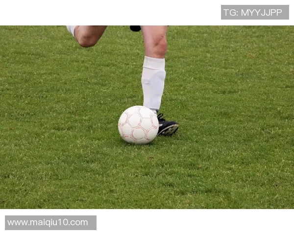 掌握足球颠球技巧的详细指南与训练方法分享